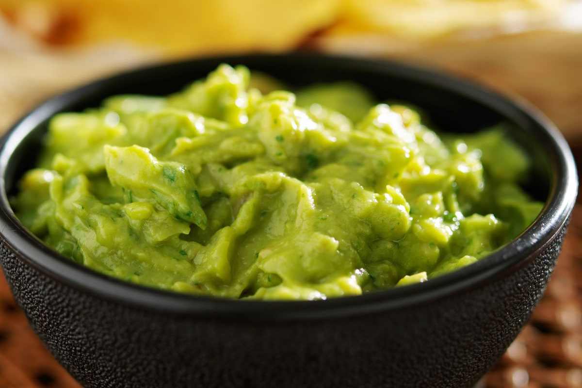 salsa guacamole in ciotola