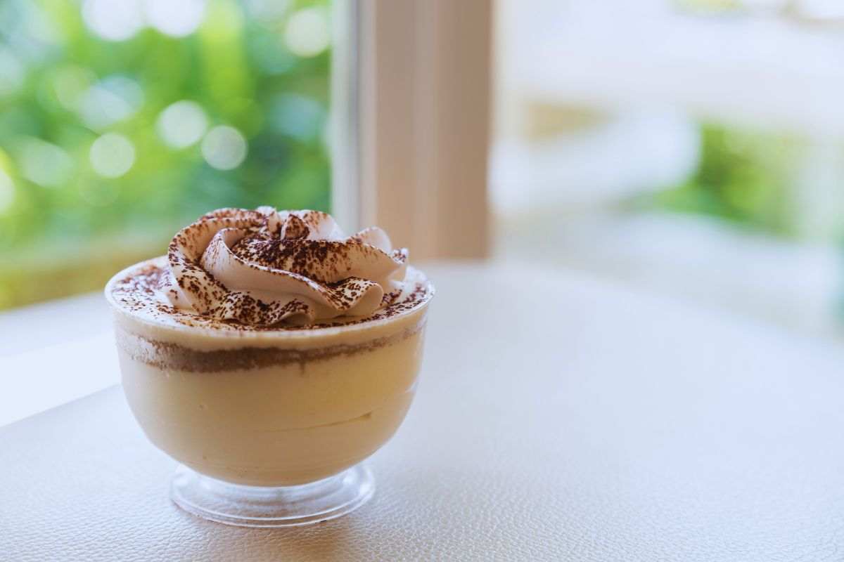 mousse di caffè in un bicchiere