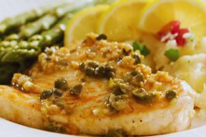 pesce spada con capperi, limone e asparagi