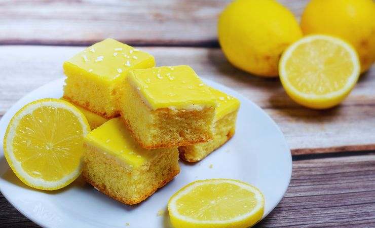 pezzi di torta di limone